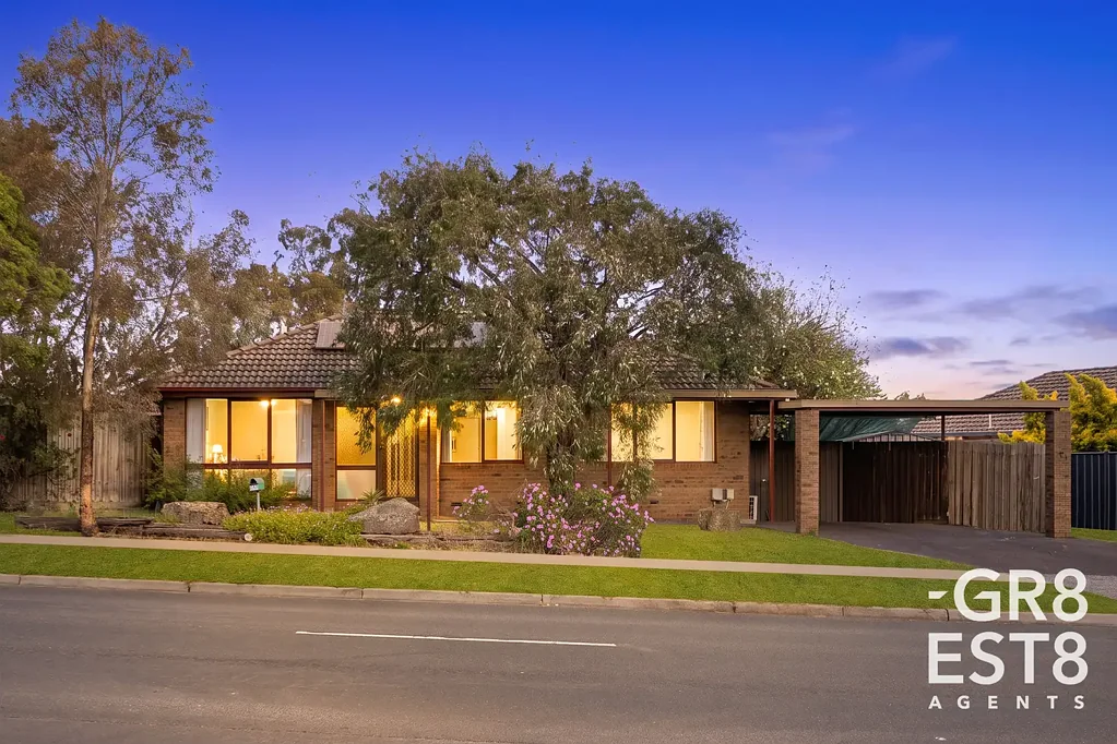 Cranbourne 3कमरा PRIME CRANBOURNE LOCATION – RENOVATED, SPACIOUS & PACKED WITH POTENTIAL!