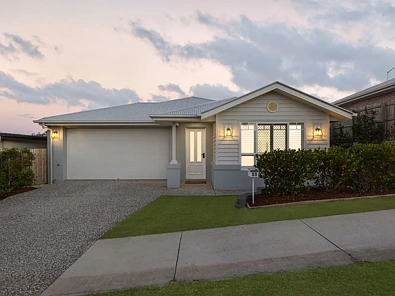 Spring Mountain 4房 近新家庭住宅典范 | 汉普顿风格与现代舒适兼备! Near-New Family Excellence | Hamptons Style & Contemporary Comfort!