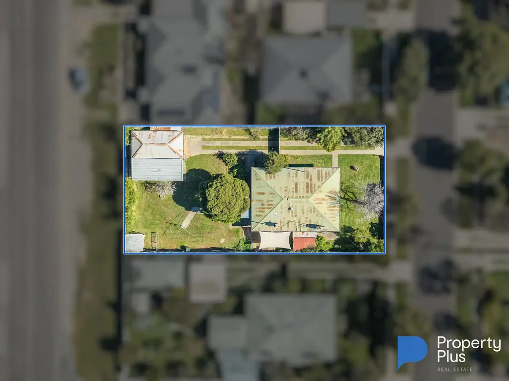 Golden Square 3कमरा Weatherboard Home with Lots of Potential on a Generous Block