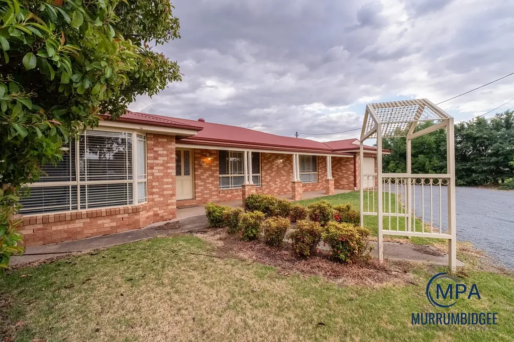 Leeton 4房  Four Bedroom Home with Shed and Land – New Price