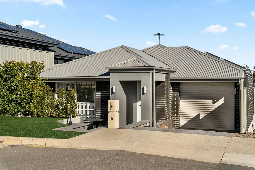 Seaford Heights 2房  Contemporary, Low-Maintenance Living in a Thriving Coastal Community.