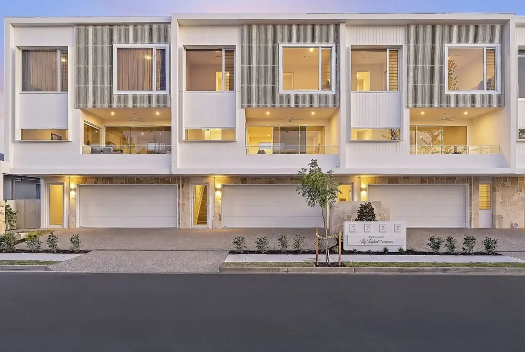 Paradise Point 3Moenga Brand New Luxury. Absolute Broadwater Front. Uninterrupted Views Forever!