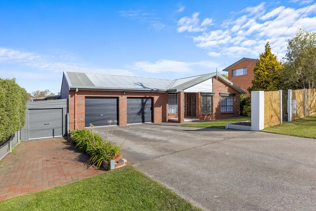 Ararat 5ਬੈੱਡਰੂਮ Sophisticated Family Living with Exceptional Outdoor Entertaining