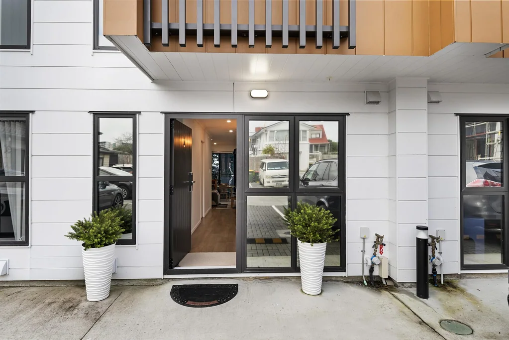 Glen Eden 3房  Beautifully Designed for Easy Modern Living
