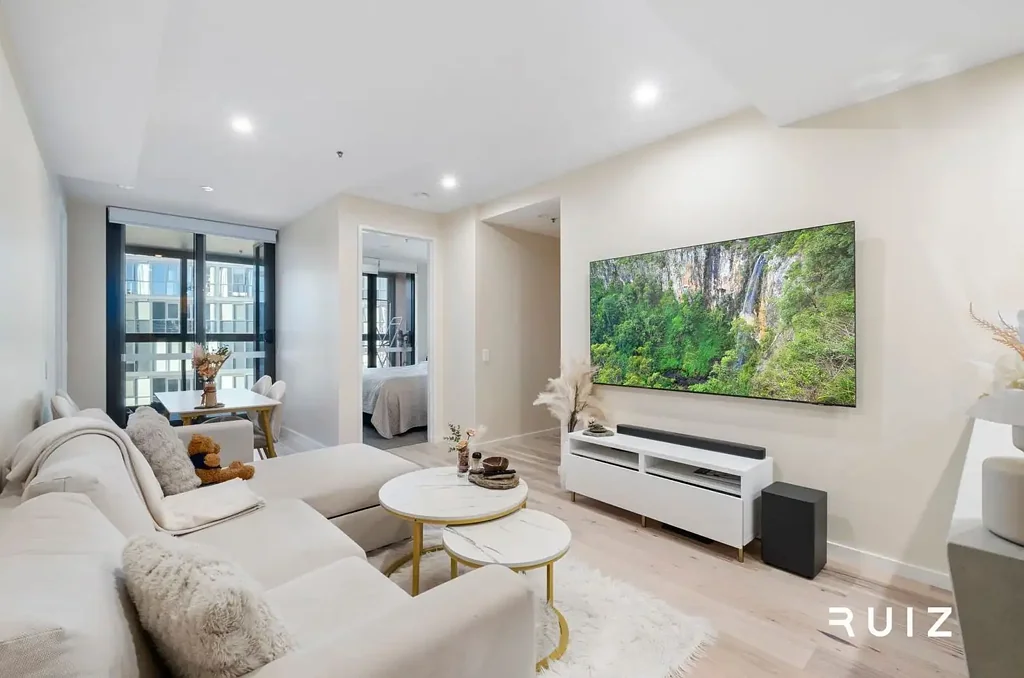 Fully Furnished Two-Bedroom Apartment with Winter Garden – Opposite Canberra City Centre