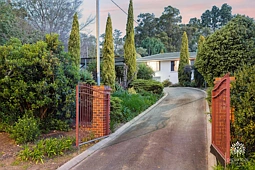 55 Kalamunda Road, Kalamunda