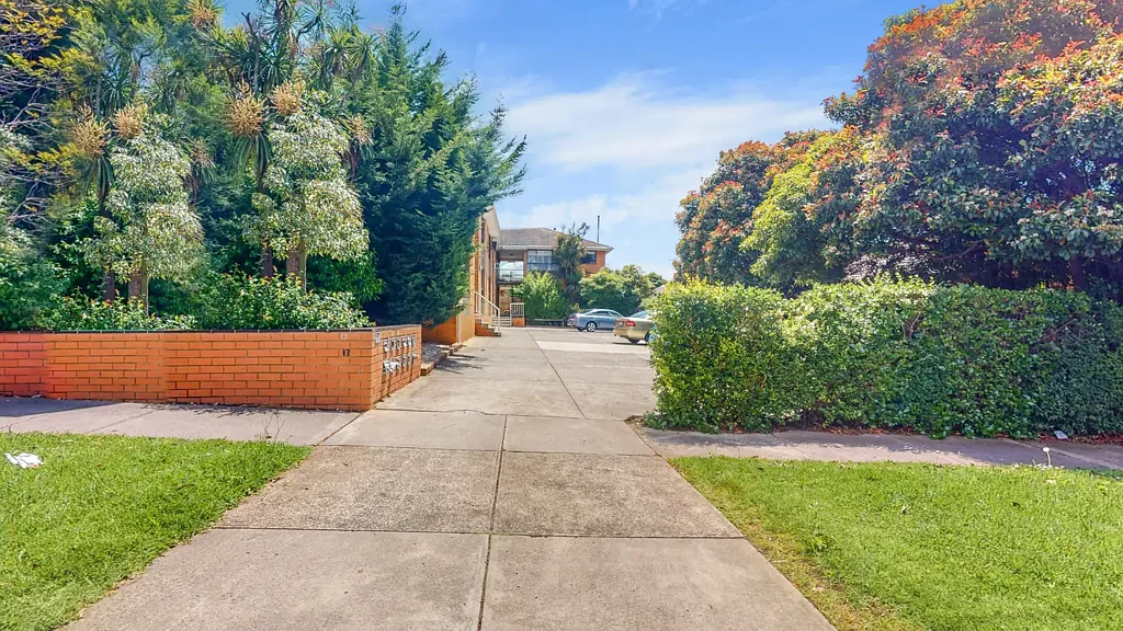 4/13 McCulloch Street Essendon