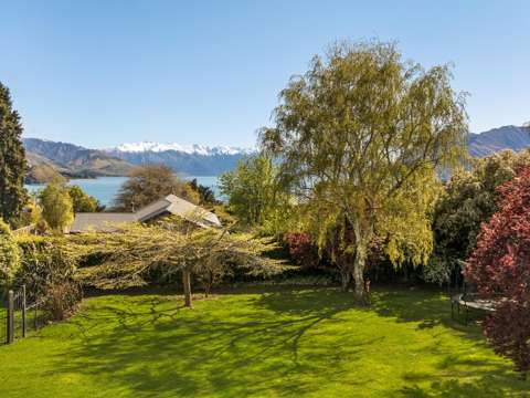 Lake Hawea 4房  Prime Location & Redevelopment Opportunity