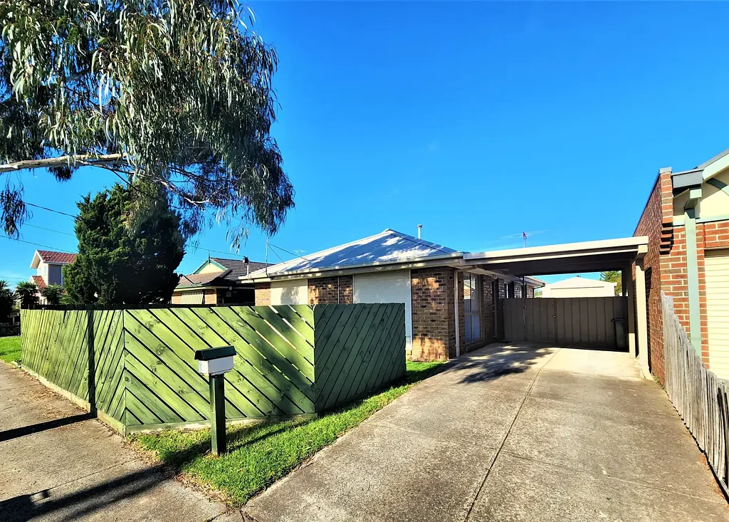 Spacious Family Home in the Heart of Altona Meadows