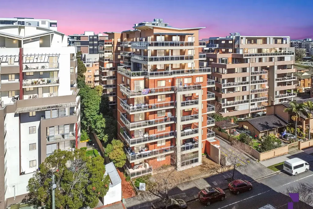 Liverpool 2 Bedroom Stylish two-bedroom apartment just 1km from Liverpool Westfield