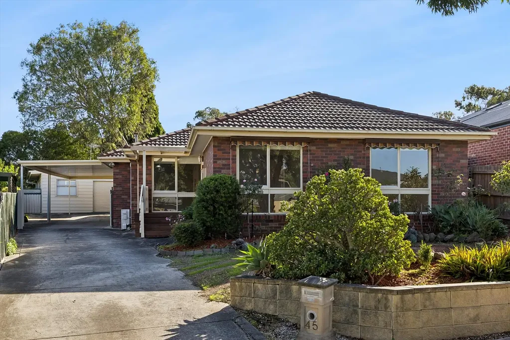 Spacious Family Home in Prime Scoresby Location