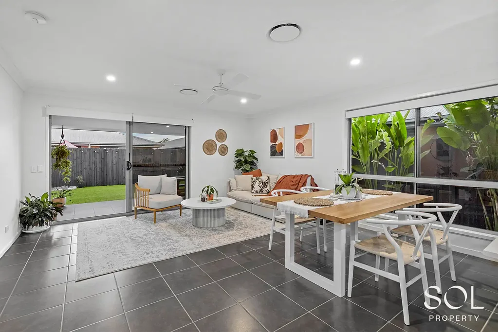 Griffin 4Kwarto Modern Family Living Overlooking Peaceful Bushland