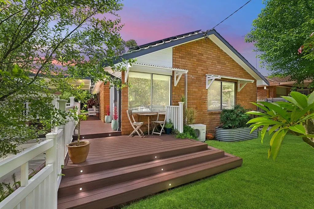 16 Golden Avenue, Point Clare, NSW 2250