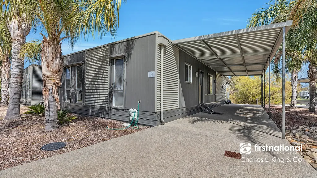 Moama 3 Slaapkamer Holiday Villa Lifestyle with Lakefront Views