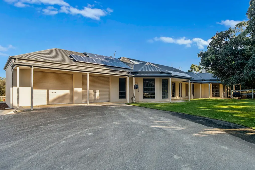 Langwarrin South 5房 10英亩庄园空间 乡村魅力成熟景观 五卧三浴全翻新 巨大娱乐区泳池 车位充足多功能土地 10 Glorious Acres...