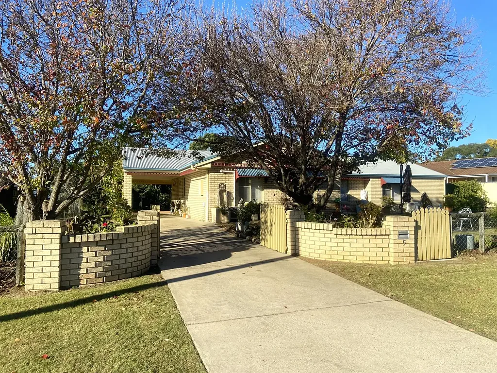 5 Lee Court, Nanango, QLD 4615
