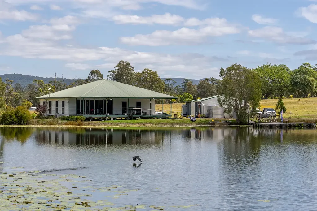 Stanmore STUNNING 16.1-HECTARE RURAL ESTATE - TWO HOMES AND A GRANNY FLAT, RESORT-STYLE POOL & ENDLESS POSSIBILITIES