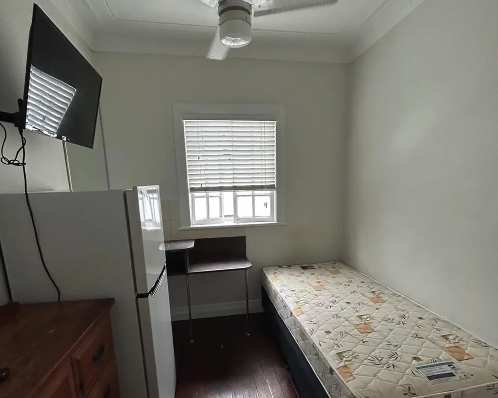 SINGLE ROOM AVAILABLE for Male Students - All Bills Included