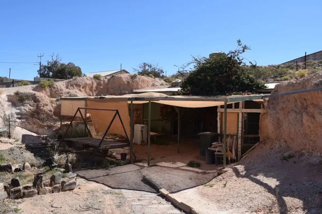 Coober Pedy 2 Bedroom Two-bedroom dugout in CBD… short walk to cafes, shops and the school