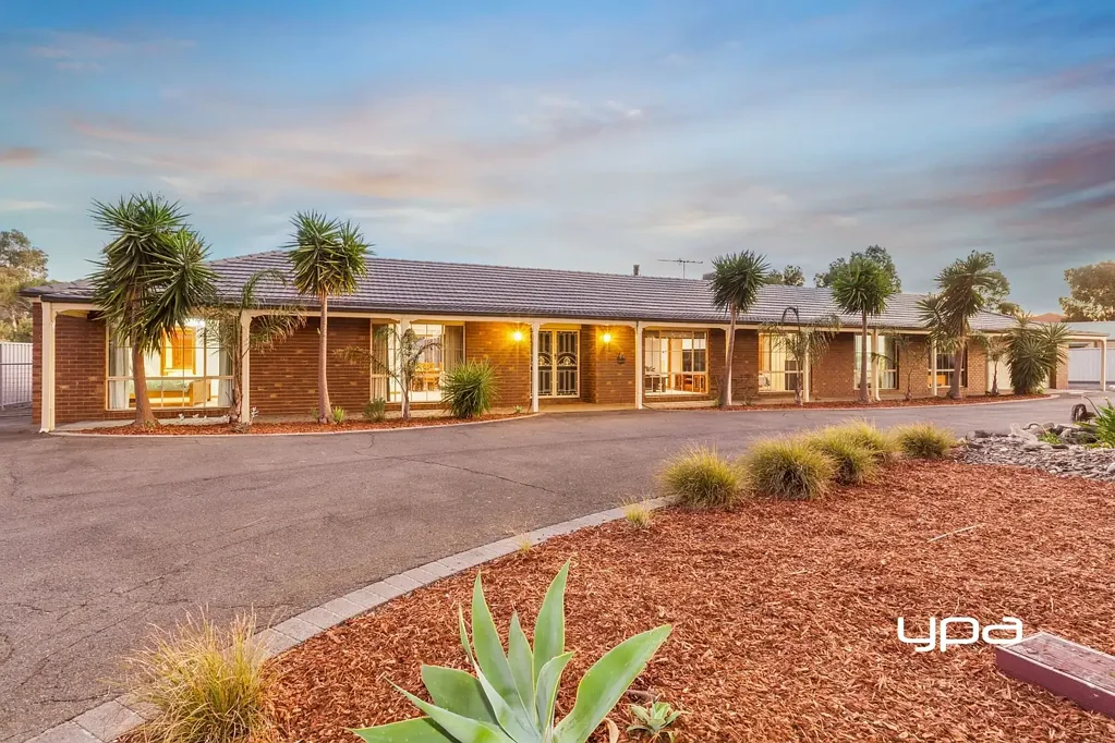 Sunbury 5 Bedroom Exceptional Family Home with Space, Style & Endless Extras (2000m2 approx)