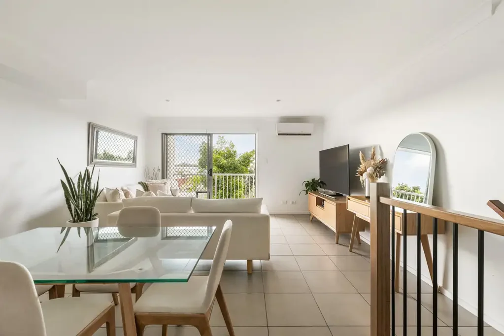 Taigum 3ਬੈੱਡਰੂਮ Spacious Tri-Level Living with a Desirable North-Facing Aspect and Shared In-Ground Pool