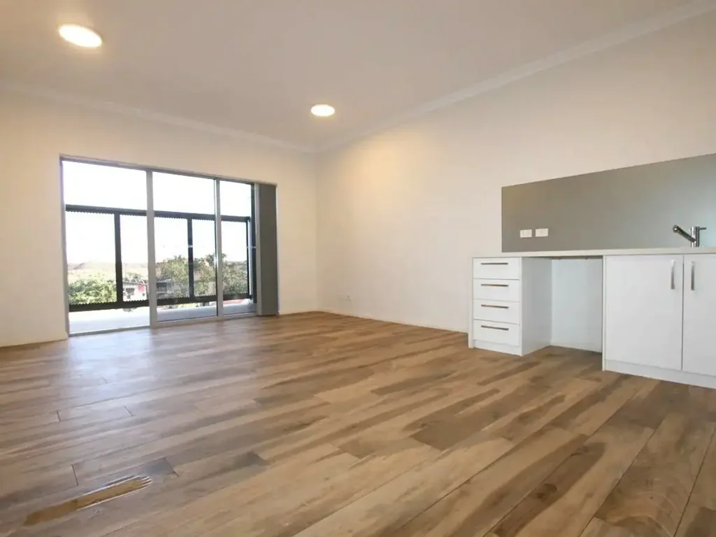 Stylish Furnished Unit by the Beach – Prime Port Hedla