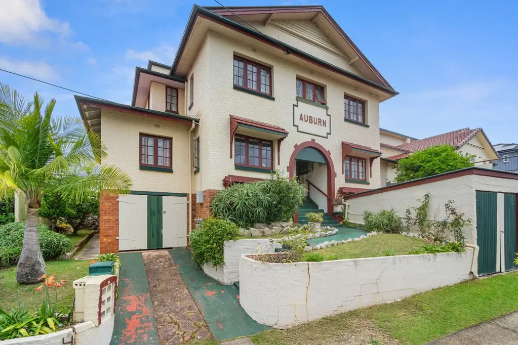 Art Deco charm in a great spot!