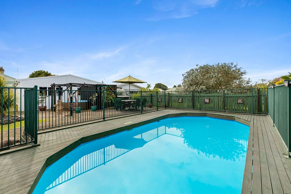 Katikati 4房  Over Half an Acre in Town!