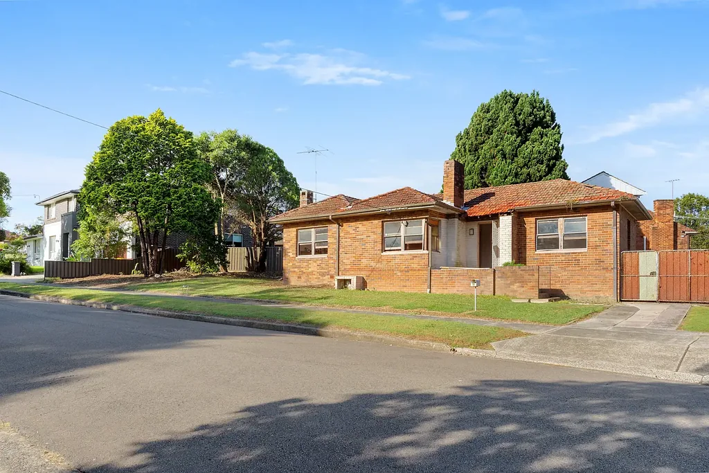 Bexley North 2 Bedroom Rare Blank Canvas Home Offering Duplex Opportunity in Superior Street