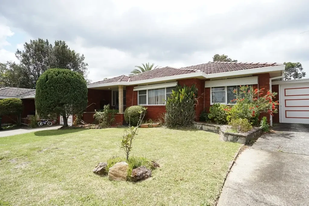 Light-Filled Villa In Well Maintained Complex