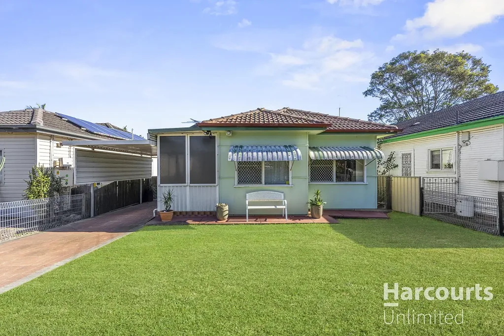 Blacktown 3房 556平R4地块 高天花板客厅 优质电器厨房 家庭办公改造 多功能空间 Develop Now or Land Bank - Zoned R4!
