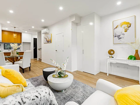 Pakuranga Heights 2房  Elevated Freehold Terrace in Prime Location