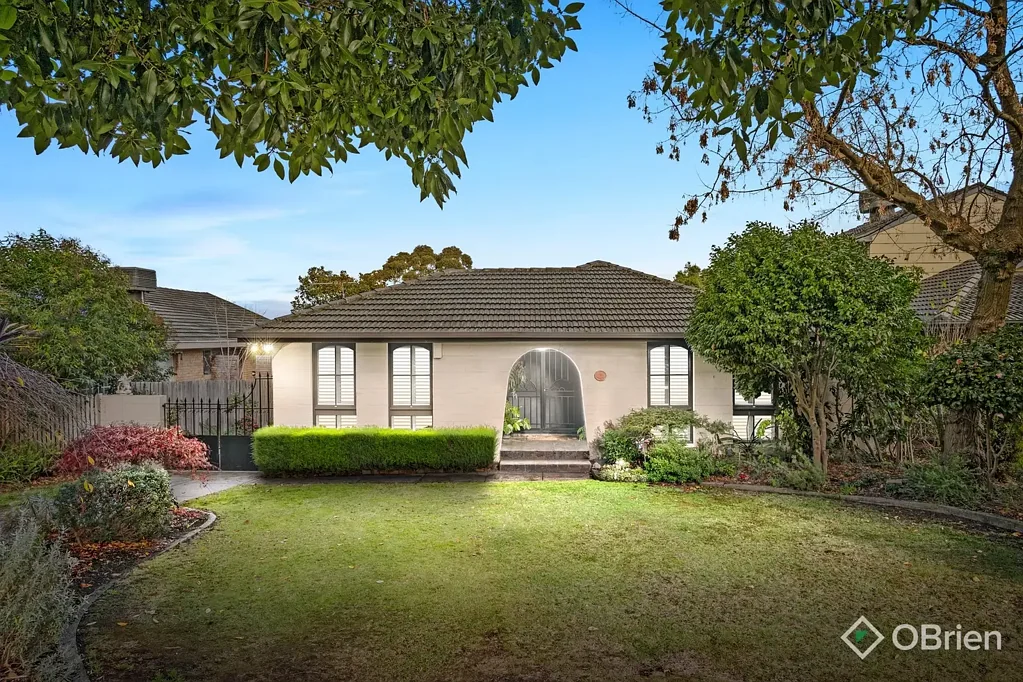 8 Chartwell Drive, Wantirna, VIC 3152
