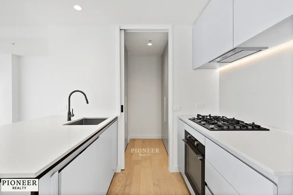 South Melbourne 2chambre Refined living in prestigious South Melbourne, where elegance truly feels like home