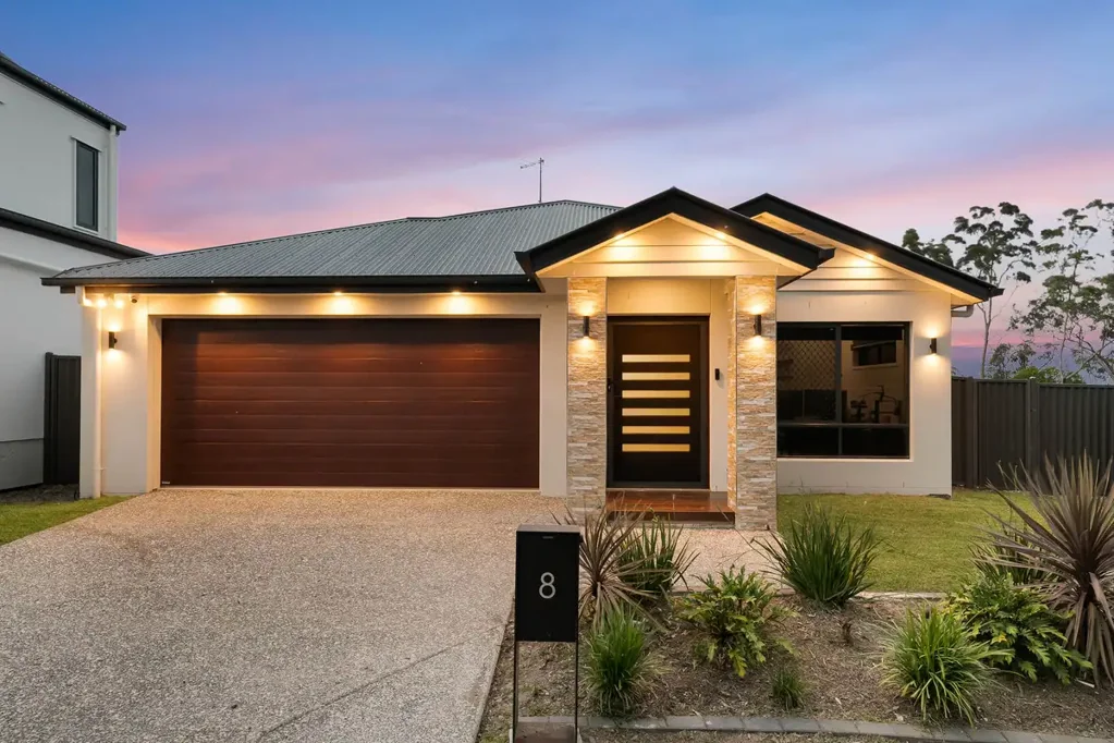 8 Bering Street, Spring Mountain, QLD 4300