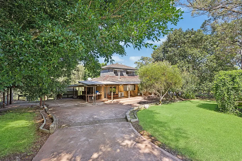 Yellow Rock 3कमरा Privately positioned family home on acreage block