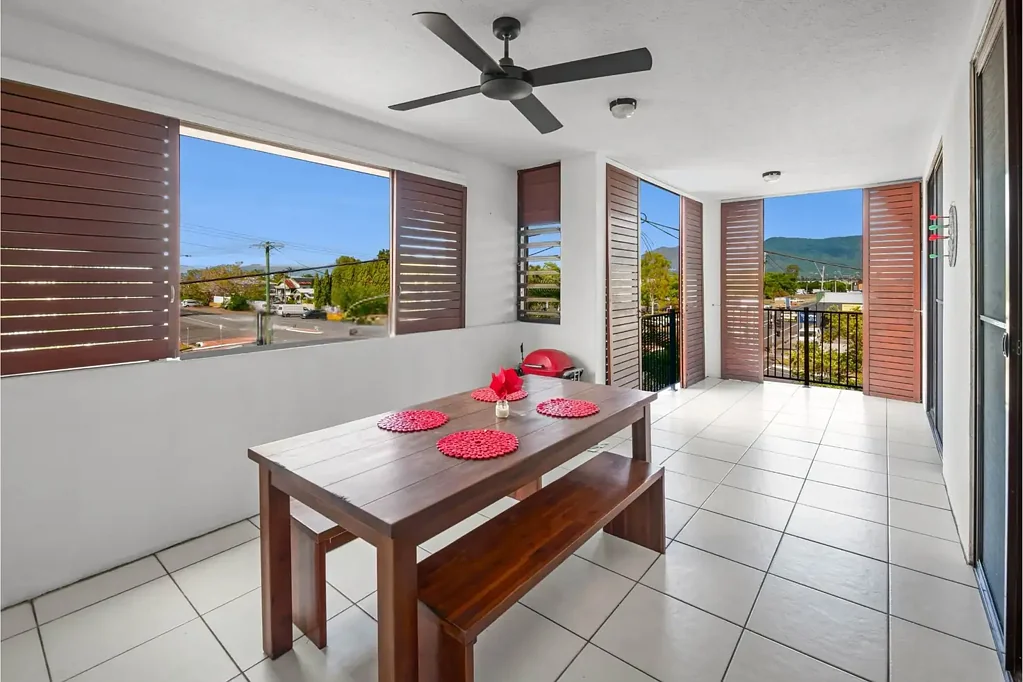 Bungalow 3 Bedroom Experience luxury living & privacy on the outskirts of the CBD