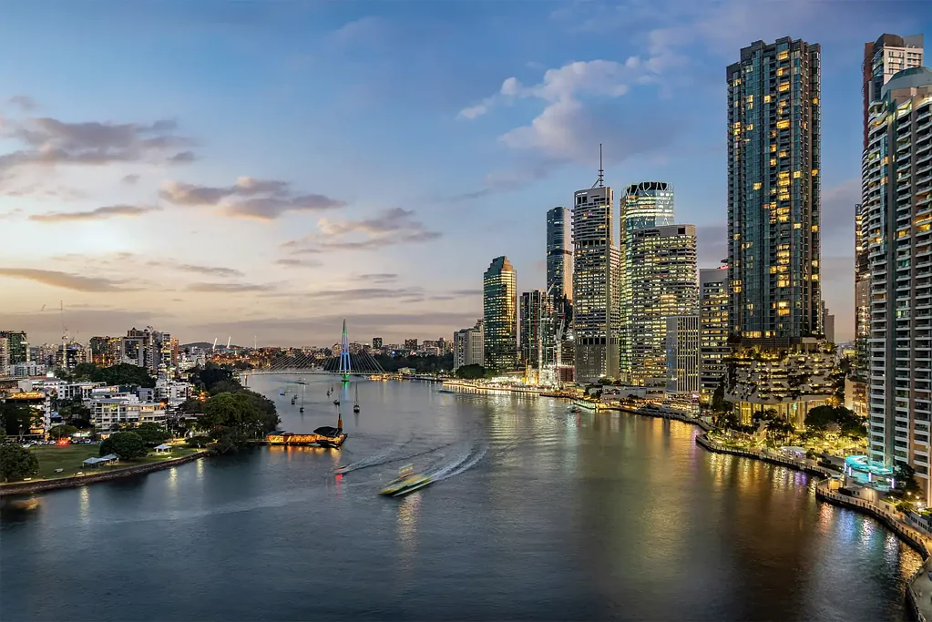 Brisbane City 2Kwarto One of Brisbane's Best 2-Bedroom Floor Plans | Spectacular River Views from Both Bedrooms & the Living Area