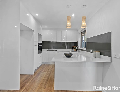 6 & 6A Byron Bay Close, Hoxton Park, South Western Suburbs, 5 غرف, 2 حمامات, House