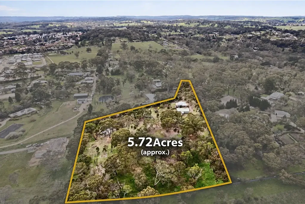 Littlehampton 5.72 ACRES OF LIFESTYLE OPPORTUNITY IN A PEACEFUL LITTLEHAMPTON SETTING