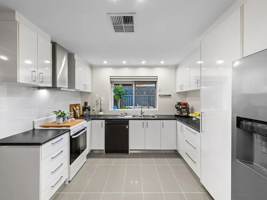 Hamilton Hill 3 Bedroom CHARMING COASTAL COTTAGE LIVING