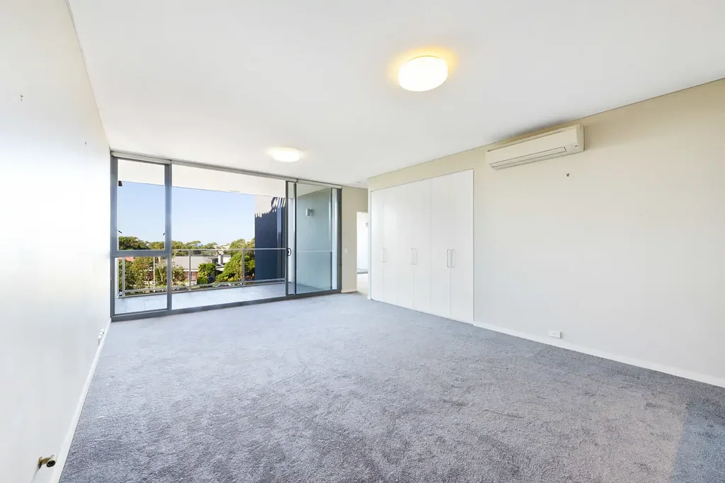 One Bedroom Apartment with Ocean Outlooks
