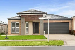 24 Tangerine Road, Manor Lakes