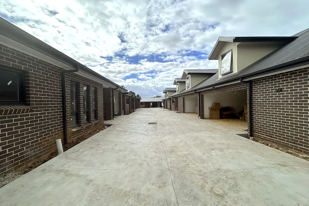 Chester Hill 5कमरा Brand New Duplexes, Townhouses & Villas Near Completion in Prime Chester Hill