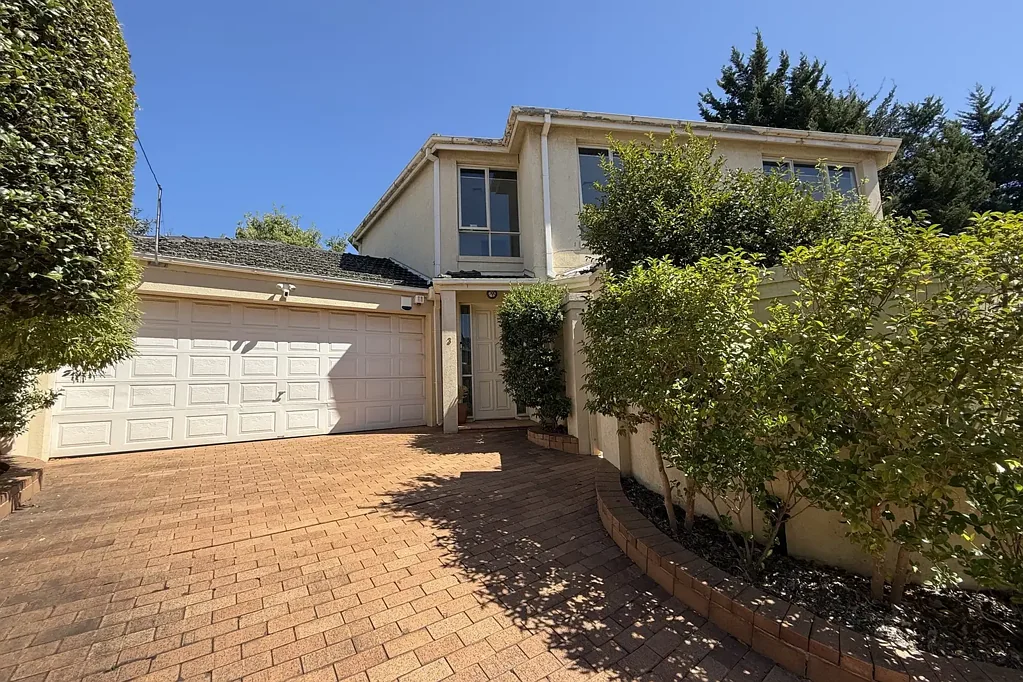 Beautifully presented light filled open floor plan executive residence