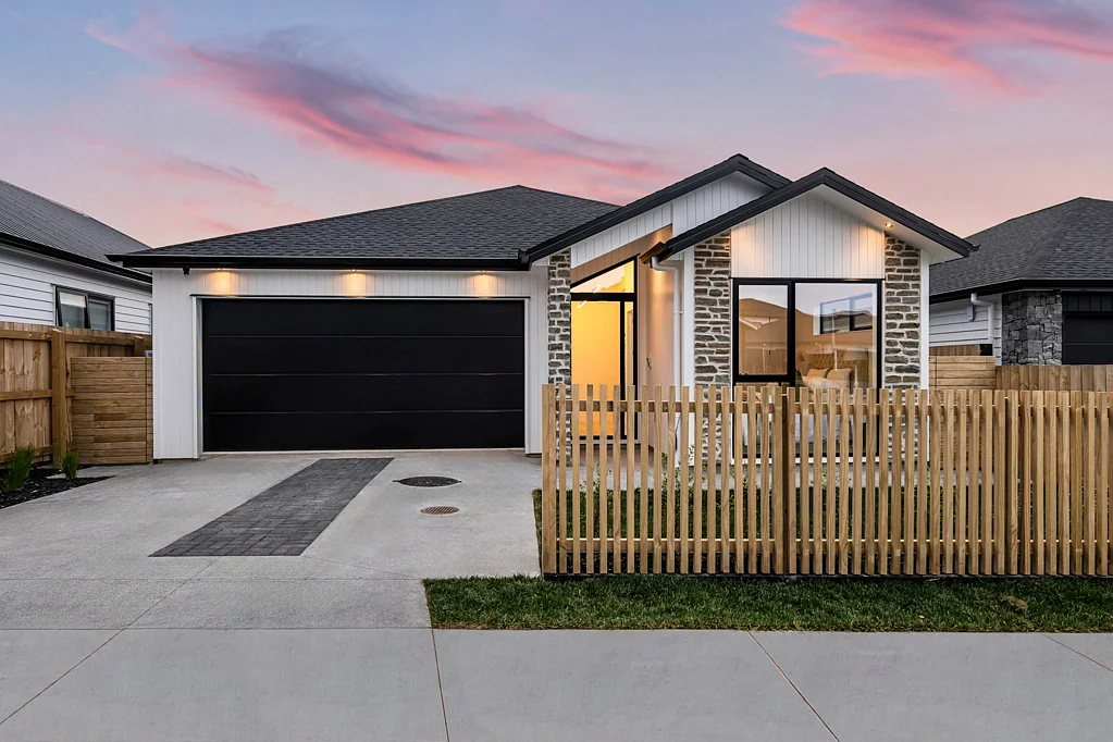 Milldale 4Phòng ngủ Affordable Single-Level Home with Double Garage