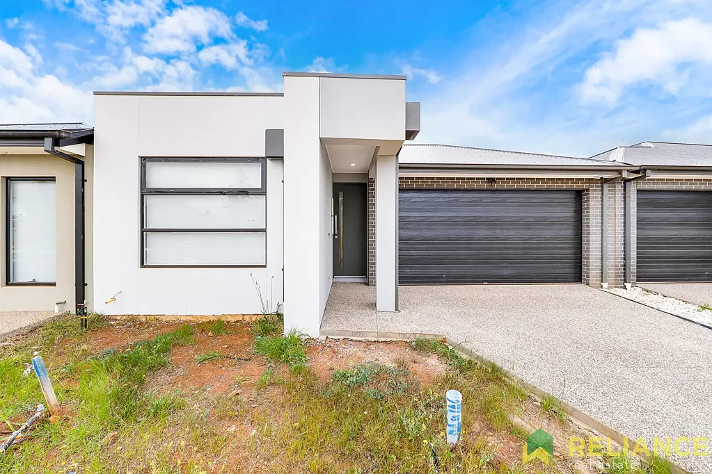 Weir Views 3部屋 Modern Luxury Meets Everyday Convenience in This Stunning New Home