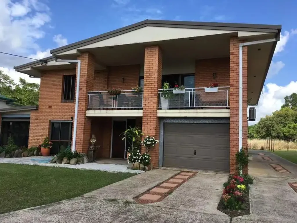 Innisfail Estate 4房  Large Family Home Innisfail