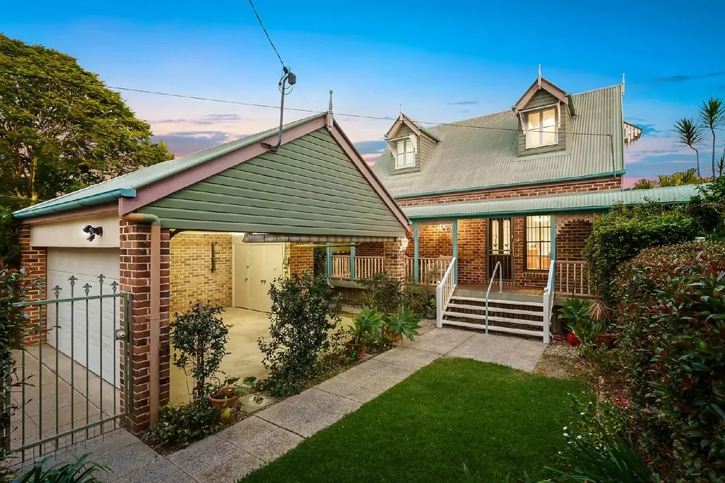 Charming Graceville Home in an Unbeatable Lifestyle Location