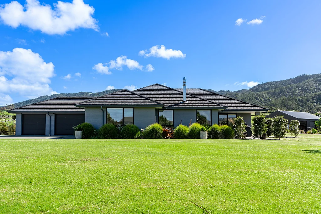 Mangawhai 3Moenga Spacious Lakefront Lifestyle